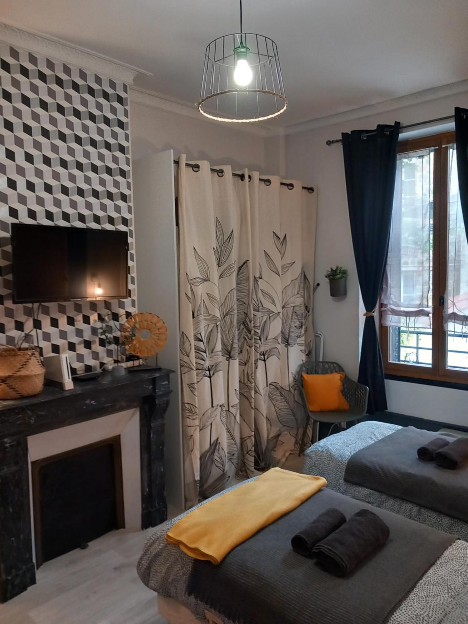 Les Loges Du Theatre Degustation Champagne Offerte Jacuzzi Sauna Jeux Velos Maison Prive 150M2 Historique 14Pers Max Emplacement Exceptionnel Et Chic, 200M De L'Avenue De Champagne, Gare, Musee, Jardins, Restaurations, Toutes Commodites Épernay Eksteriør billede